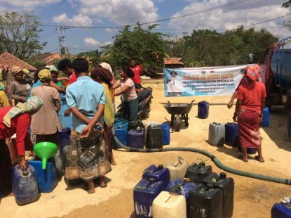 Atasi Dampak El Nino, BPBD Dropping Air Bersih ke 33 Desa