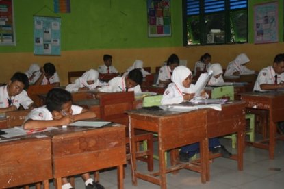 Diguyur Hujan, UN Tingkat SMP dan MTs Tetap Berjalan Lancar