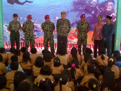 Pemkab dan Angkatan Laut Lakukan Bhaksos