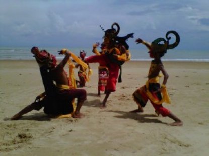 Isi Liburan, Siswa Latihan Tari Topeng