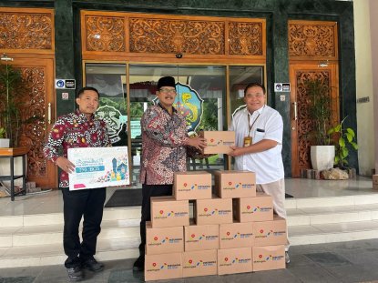 PHE WMO Gelontorkan Ribuan Paket Sembako di Bangkalan dan Gresik