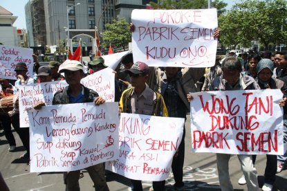 Warga Rembang Minta Pabrik Semen Segera Dibangun